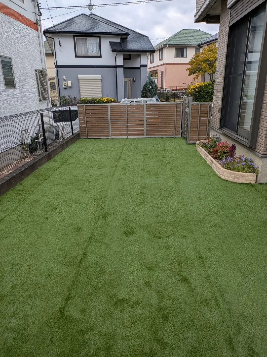 人工芝ですっきり!おしゃれなドッグラン!